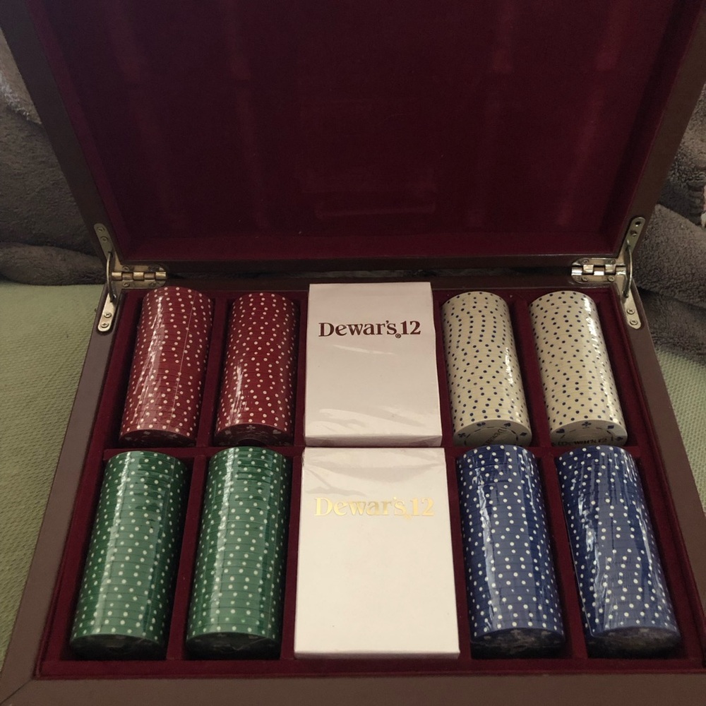 DEWAR’S 12 LIMITED EDITION WHISKY LIQUEUR CASINO STYLE POKER CHIP SET VINTAGE